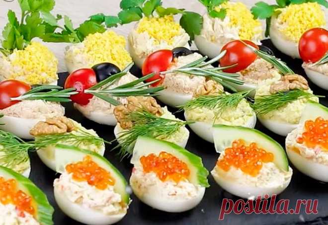 Фаршированные ЯЙЦА: 4 вкусные начинки на ПРАЗДНИКИ Фаршированные яйца универсальная и сытная закуска. Готовятся за считанные минуты, легко и просто. Эти начинки без майонеза! Ингредиенты: Яйца вареные — 12 шт. Тунец консервированный — 80 г Филе сельди — 100 г Масло сливочное — 50 г Лук — 1 шт. Лимонный сок — 1 ст. ложка Авокадо — 1 шт. Крабовые палочки — […]