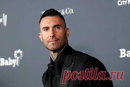 Лидер Maroon 5 решил избавиться от бывшего поместья Бена Аффлека. Лидер группы Maroon 5 Адам Левин и его жена супермодель Бехати Принслу решили избавиться от дома, где раньше жили актер Бен Аффлек и его на данный момент бывшая жена Дженнифер Гарнер. Певец выставил поместье в престижном районе Лос-Анджелеса Пасифик-Палисейдс на продажу за 57,5 миллиона долларов.