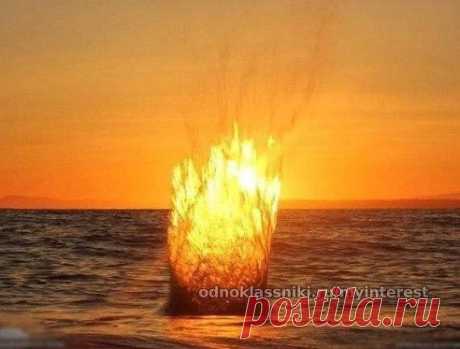 Я просто бросил камень в воду во время заката.