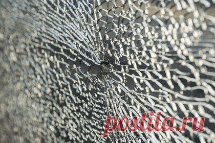 Жители российского города сообщили о взрывах и вспышках в небе