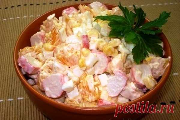 Салат по-королевски Фантастически вкусный салат по-королевски. Салат сочный и сытный, подходит как для семейного так и праздничного стола. Готовится быстро и просто. Рецепт приготовления салата по-королевски:        ...