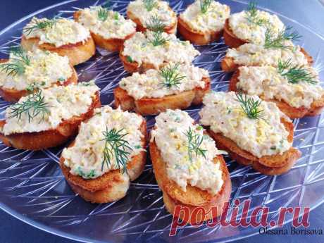 Намазка: вкусная закуска к бутербродам из СССР - Журнал &quot;Рецепты вкусноты&quot; Иногда так хочется вернуться в былые времена. Кто-то вспоминает с умилением свое детство и блюда, которые готовили мама или бабушка. Рецепт закуски для бутербродов, как раз из этих времен. Ее часто готовили хозяйки, которые жили в СССР. Сейчас о рецепте редко кто вспоминает, предпочитают использовать заморские продукты: креветки, экзотические фрукты. …