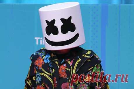 Звезда сериала «Офис» продал дом известному диджею. Американский актер Зак Вудс продал дом в Калифорнии известному диджею Marshmello. Музыкант заплатил звезде сериала «Офис» за жилье 2,3 миллиона долларов. Особняк в 186 квадратных метров находится в жилом районе Студио Сити в городе Лос-Анджелес, внутри него три спальни и две ванные.