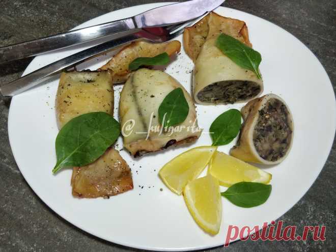 Кальмары, фаршированные грибами и сыром