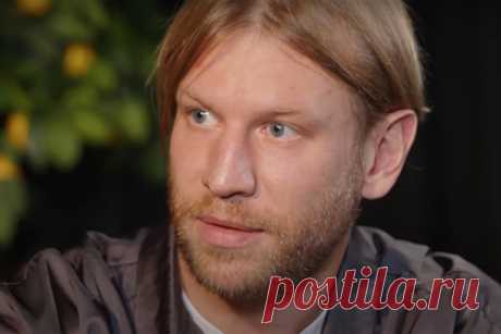 Иван Дорн матом прокомментировал конфликт между Россией и Украиной. Певец Иван Дорн матом прокомментировал конфликт между Россией и Украиной и заявил, что между странами происходит настоящая война. Исполнитель заявил, что воспринимает происходящее как «полный ******». Он добавил, что продолжает выступать в России и считает свои концерты «прививкой от агрессии».