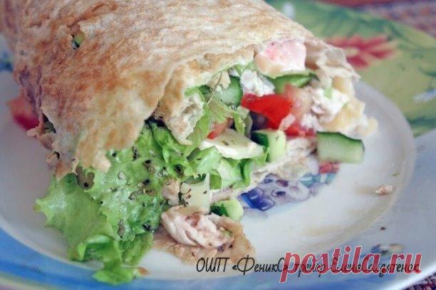 🍃  5 непревзойдённых рецептов рулетов из лаваша, для полезного перекуса!

 🌯🍋🍅🍆
Сохрани себе!📌
1. Лаваш с помидорами и сыром
🔸на 100грамм - 162.24 ккал🔸Б/Ж/У - 12.23/4.16/15.72🔸
Ингредиенты:
Тонкий лаваш 2 шт
Адыгейский сыр 300 г
Зелень 1 пучок
Помидоры 2 шт.
Куриное филе(отварное)
Красный лук 1/2 шт.
Приготовление:
Адыгейский сыр раскрошить или натереть на терке.
Помидоры помыть и нарезать небольшими кубиками.
Зелень порубить, красный лук мелко нарезать.
Филе нар...