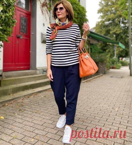 Как носить полоску бретонку осенью, чтобы выглядеть стильно и интересно
Бретонская полоска вызывает ассоциации с морем, солнцем и элегантным французским стилем — всем тем, что так и хочется повторить. Совсем не обязательно прощаться с ней осенью: бретонка станет отличной базой и одновременно стильным акцентом, оживит и разнообразит осенние образы. Она не менее универсальна, чем белая футболка или черный топ, но смотрится гораздо интереснее — этим […]
Читай дальше на сайте. Жми подробнее ➡
