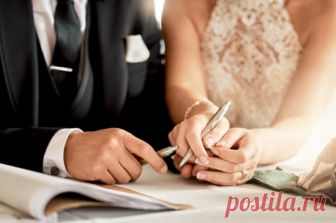 Развод обеспечен? Нумеролог рассказала об опасности свадеб в красивые даты. Уже три тысячи пар в Москве подали документы, чтобы создать семью в следующем году. Более 200 собираются расписаться в красивую дату – 24.04.2024. Сулит ли симметрия цифр молодожёнам счастье, aif.ru узнал у экспертов.