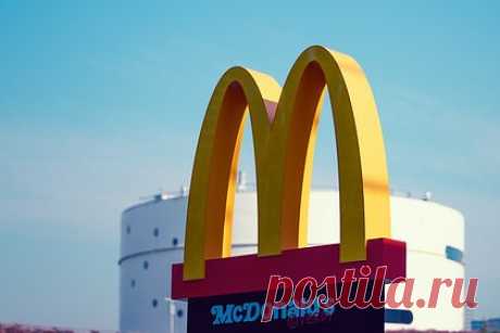 Немецкая принцесса отсудила у McDonald's огромную компенсацию. 49-летняя Карла фон Гессен, член старинного аристократического Гессенского дома осудила у международного фастфуд-гиганта 14,2 миллиона евро (1,4 миллиарда рублей). Эта сумма стала итогом длительной судебной тяжбы, после того как фастфуд-гигант отказал ей в продлении франшизы из-за кончины мужа.