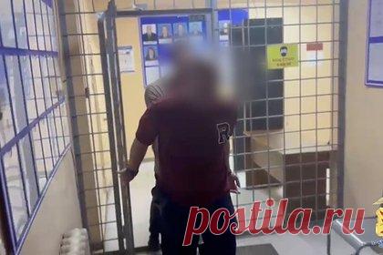 Полиция задержала пытавшегося украсть девочку россиянина. В Чите полицейские задержали 31-летнего россиянина за попытку похищения несовершеннолетней. Днем на улице Читы злоумышленник схватил ребенка за руку и попытался увести девочку с собой. На помощь бросилась ее сестра, которой удалось высвободить руку ребенка от злоумышленника.