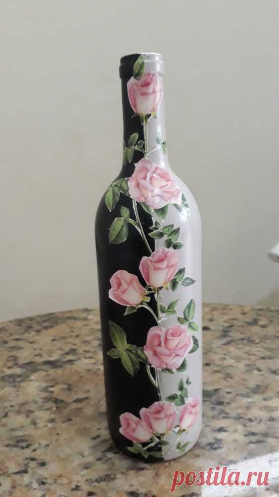 Garrafa bicolor com rosas