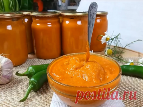 КАБАЧКОВАЯ ИКРА (на зиму)
Продукты
Кабачки - 1 кг
Морковь - 0,5 кг
Лук репчатый - 0,5 кг
Перец горький - 1 шт.
Томат-паста (25%) - 70 г
Уксус 9% - 100 г
Соль - 1 ст.л.
Сахар - 2 ст.л.
Масло растительное - 100 г
Вода - 100 мл

Подготовить ингредиенты для приготовления кабачковой икры на зиму.
Как приготовить кабачковую икру (на зиму):

Морковь почистить, помыть и нарезать кубиками. Кабачок помыть, обрезать края и нарезать аналогично моркови. Острый перец очистить от семян и...