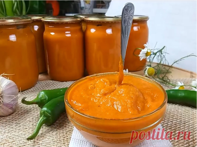 КАБАЧКОВАЯ ИКРА (на зиму)
Продукты
Кабачки - 1 кг
Морковь - 0,5 кг
Лук репчатый - 0,5 кг
Перец горький - 1 шт.
Томат-паста (25%) - 70 г
Уксус 9% - 100 г
Соль - 1 ст.л.
Сахар - 2 ст.л.
Масло растительное - 100 г
Вода - 100 мл

Подготовить ингредиенты для приготовления кабачковой икры на зиму.
Как приготовить кабачковую икру (на зиму):

Морковь почистить, помыть и нарезать кубиками. Кабачок помыть, обрезать края и нарезать аналогично моркови. Острый перец очистить от семян и...
