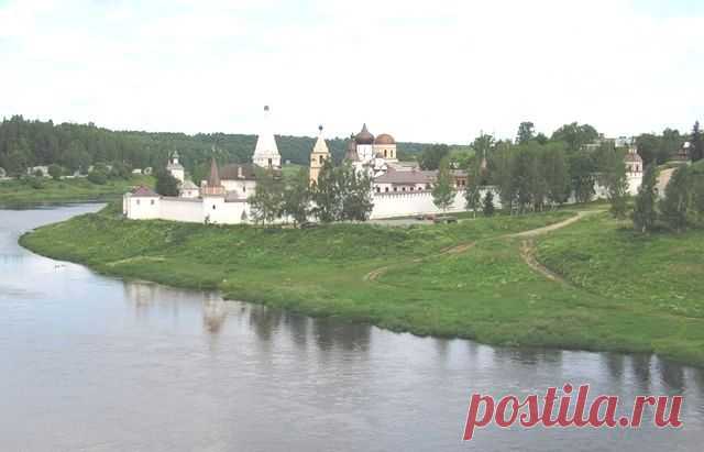 Свято-Успенский монастырь, 
                 однин из древнейших в нашей стране, основанном еще в XII веке, постоим у саркофага первого русского патриарха Иова. 2 июля 2010 года обитель отметила свое 900-летие. Торжественную службу в честь этого события провел патриарх Всея Руси Кирилл. На территории монастыря восстановлена купель, где в свободное время желающие могут совершить омовение.