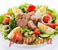 Салаты с тунцом консервированным - вкусно, быстро и просто Салат с тунцом консервированным классического рецепт. Салат с авокадо, рукколой и тунцом. Салат с тунцом, пекинской капустой и кукурузой. Салат «Мимоза» с тунцом. Овощной салат с тунцом, свежим огурцом и сухариками. Салат с тунцом, кальмарами и болгарским перцем. Калорийность. Фото. Видео.
