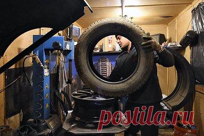 СберСтрахование и Rambler&Co выявили мнение автовладельцев о безопасной езде. Каждый третий водитель меняет летнюю резину на зимнюю, лишь когда выпадает первый снег. При этом большинство автовладельцев (59 процентов сразу переобувают колеса, как только наступают заморозки. Такие результаты получили СберСтрахование и аналитики медиахолдинга Rambler&Co в ходе опроса интернет-пользователей.