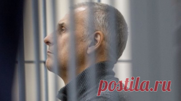 Экс-губернатор Сахалина Хорошавин признал вину. Бывший губернатор Сахалинской области Александр Хорошавин, осуждённый на 15 лет колонии за взяточничество, признал вину, раскаялся в содеянном и выплатил 12 млн рублей из 500 млн рублей штрафа, который ему был назначен по приговору суда в качестве дополнительного наказания. Читать далее