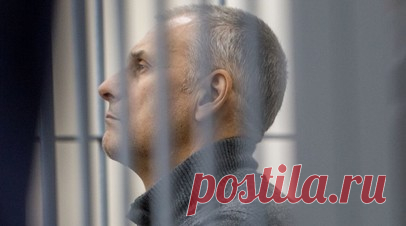 Экс-губернатор Сахалина Хорошавин признал вину. Бывший губернатор Сахалинской области Александр Хорошавин, осуждённый на 15 лет колонии за взяточничество, признал вину, раскаялся в содеянном и выплатил 12 млн рублей из 500 млн рублей штрафа, который ему был назначен по приговору суда в качестве дополнительного наказания. Читать далее