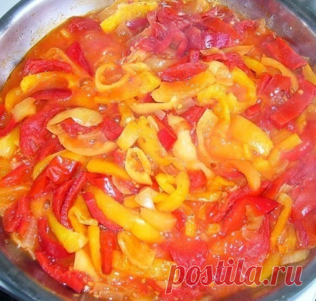 Готовим очень вкусное лечо

Получается лечо очень вкусным, ароматным, с насыщенным вкусом перца и помидор. Такое лечо можно легко подавать на гарнир или как готовый соус к мясу или рыбе.

Для приготовления понадобится:
помидоры - 4 кг
перец болгарский - 5 кг
сахар - 1 ст
соль - 2 ст лож (с горкой), 
растительное масло - 1 стакан, 
уксус 9% - 2 ст лож
Приступаем к приготовлению:

Помидоры вымыть и прокрутить на мясорубке. Перец вымыть, вырезать семенную коробку и разрезать ...