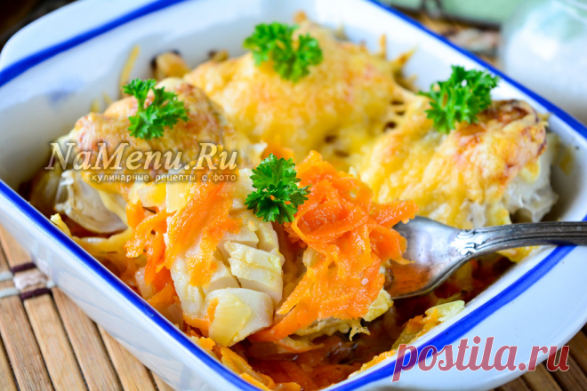 Хек, запеченный в духовке с морковью и луком Хек, запеченный в духовке с морковью и луком - простое, но очень вкусное блюдо. Это отличный ужин или обед для домашних, да и отменное угощение для друзей, забежавших поделиться новостями.