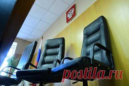 Россиянку наказали за наклейку на автомобиле сына