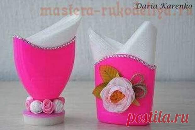 Видео мастер-класс по поделкам из пластиковых бутылок: Салфетница из пластиковых бутылок - Домоводство - медиаплатформа МирТесен Интересный и полезный видео мастер класс о том как из пластиковой бутылки сделать шикарные салфетницы. Также можно использовать такие коробочки для карандашей или косметики.