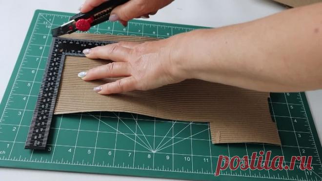 У меня картон никогда не пропадет. Брызгаю на него водой и делаю настоящую красоту для дома