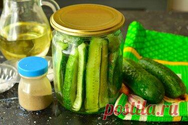 Огурцы «Бомба» с тертым чесноком — вкусная заготовка на зиму Огурцы «Бомба» с тертым чесноком получаются очень вкусными и оригинальными. Именно поэтому, они и имеют такое название. Готовить же закуску довольно просто, ингредиенты вполне доступные и обычные, скорее всего они есть на кухне у каждой хозяйки. Хранить готовые огурцы можно в банке в холодильнике, а можно их простерилизовать минут 9 и закупорить на зиму в банки. Для приготовления лучше использовать молодые огурцы...