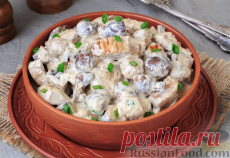 Рецепт: Свинина, тушенная с грибами, в сметанном соусе на RussianFood.com