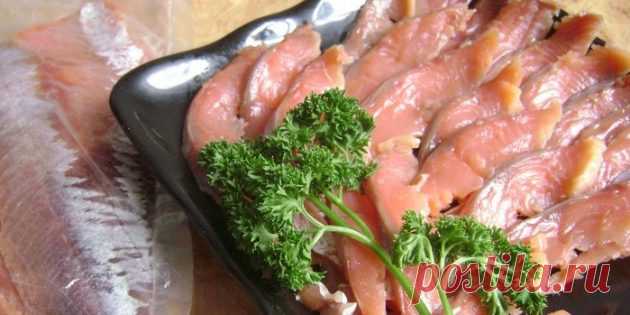 7 способов быстро и вкусно засолить горбушу в домашних условиях Масло, коньяк, укроп, горчица и другие пряности сделают рыбу идеальной. 8 важных советов Солить можно и охлаждённую, и замороженную горбушу. При покупке лучше выбирать рыбу с головой и внутренностями, чтобы было легче определить свежесть...