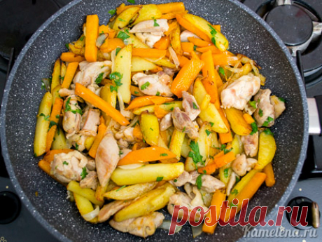Жареный картофель с тыквой и курицей