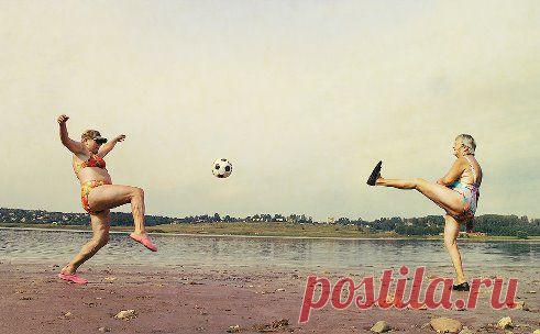 Куда уходит детство?....Да никуда! Оно просто прячется. А потом, в старости…каааак выскочит)))))