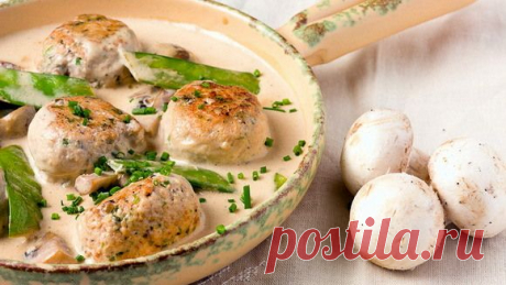 Грибные тефтели
Грибные тефтели — вегетарианское блюдо и просто вкуснятина. Готовить совсем несложно, на гарнир лучше всего подойдет картофельное пюре.