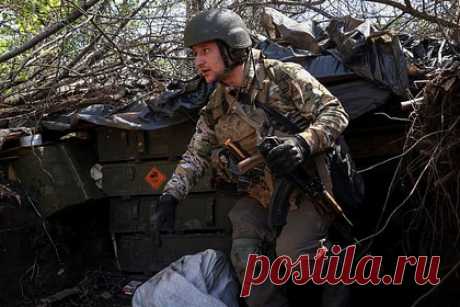 Военкоры рассказали о психоперациях ВСУ на передовой. Вооруженные силы Украины (ВСУ) начали проводить психологические операции для деморализации российские подразделения. В частности, утверждается, что противник в целях устрашения на передовой «показывает свои колонны и новые образцы техники НАТО, а также скопления пехоты».