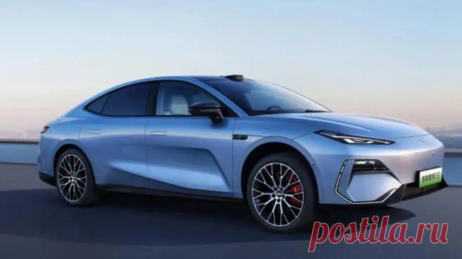 Geely Galaxy E8 2025: электрический седан поступил в продажу в Китае