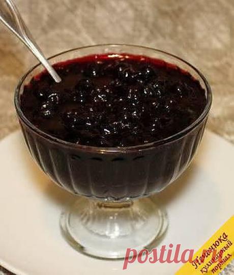 Варенье из чёрной смородины.