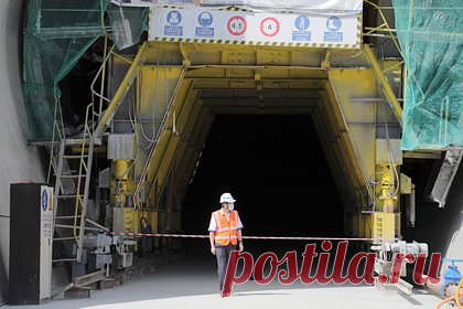 Для строительства российского мегапроекта нашли китайского партнера. Экс-зампред «Газпрома» Александр Рязанов нашел китайского партнера для строительства трассы «Меридиан», которая изначально задумывалась как дорога из Европы в Китай, но позже изменила направление в сторону Каспия. К работам по мегапроекту захотели привлечь инженерную компанию CC7.