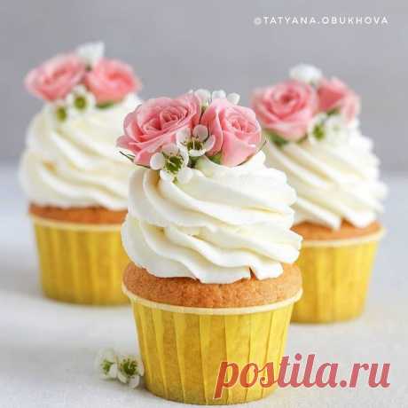 Photo shared by Cara Mia Online Academy on November 21, 2021 tagging @tatyana.obukhova. May be an image of cupcake and flower.