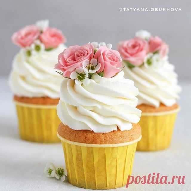 Photo shared by Cara Mia Online Academy on November 21, 2021 tagging @tatyana.obukhova. May be an image of cupcake and flower.