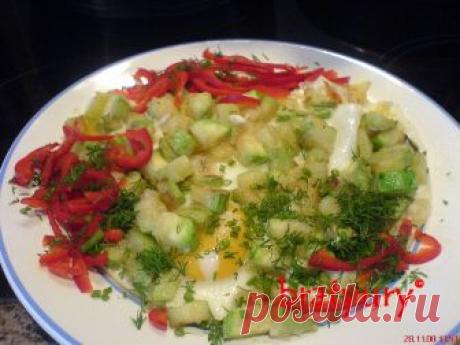 Яичница со свежим зелёным кабачком