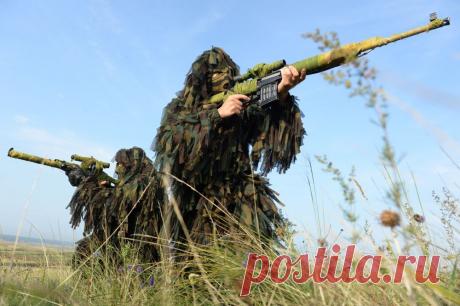 «В этой профессии романтического или героического на самом деле мало. Девиз снайпера «Низость, подлость и коварство». Чем ближе ты смог подобраться к противнику, тем лучше. Да хоть в упор стреляй, самое главное – выполни задачу», – признался «Военно-промышленному курьеру» бывший офицер российской спецслужбы.