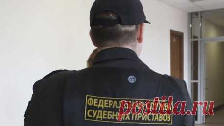 Суд арестовал счета умершего в СИЗО фигуранта по делу о снабжении армии. Десять банковских счетов предпринимателя Игоря Котельникова, который был замешан в деле о поставках сухпайков для армии, были заморожены. Котельников был задержан в начале июня по обвинению в кражах у Министерства обороны, и менее чем ...