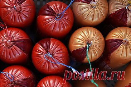 В продаваемой в «Светофоре» колбасе нашли мясной клей