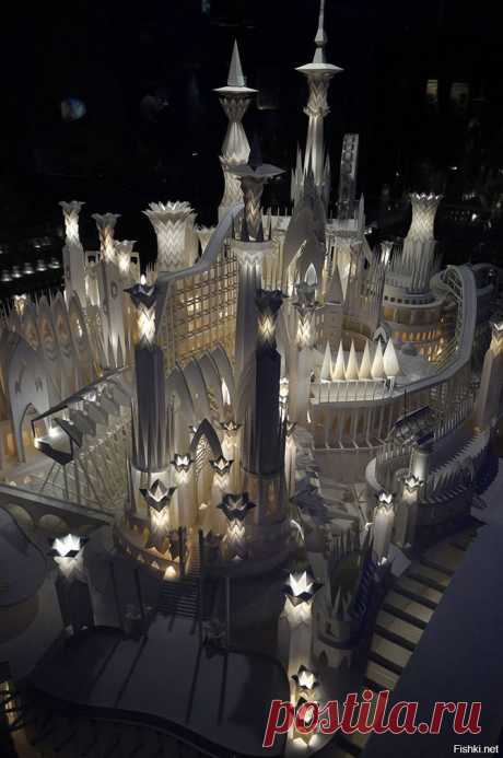 Замок из бумаги (только бумага, ну, и фонарики - для красоты) студент Ватару ...