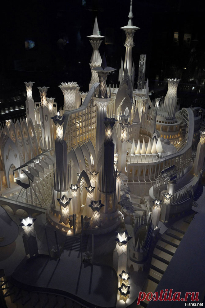 Замок из бумаги (только бумага, ну, и фонарики - для красоты) студент Ватару ...