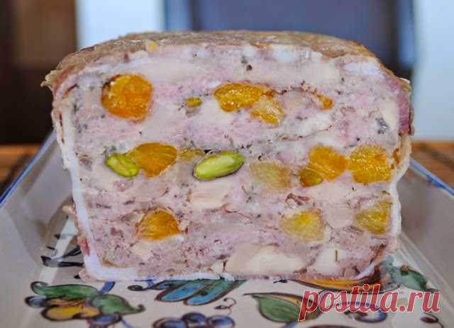Невыразимая легкость кулинарного бытия...: Террин с курицей, фисташками и курагой