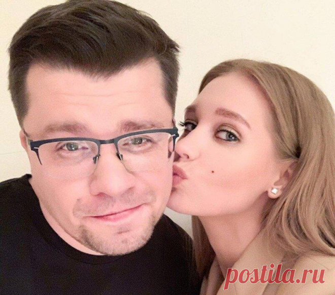 Харламов поменял Асмус на ее «двойника»: какие еще звезды выбирают себе одинаковых женщин
Многие замечают, что у спутниц некоторых шоуменов, есть похожие черты. Меня это не удивляет. Некоторых мужчин впечатляет только определенный типаж женщин. Такие девушки становятся своеобразным образцом красоты и обаяния. Именно поэтому после расставания мужчины находят себе копию бывшей. Избранницы Гарика...
Читай дальше на сайте. Жми подробнее ➡