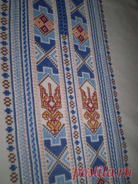 Чоловіча вишивана сорочка
ручна робота