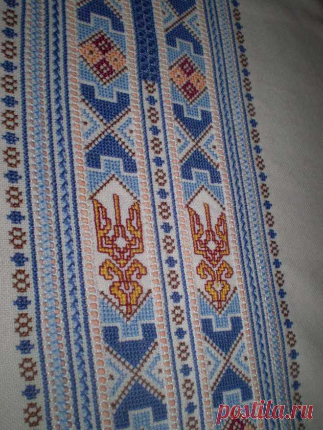 Чоловіча вишивана сорочка
ручна робота