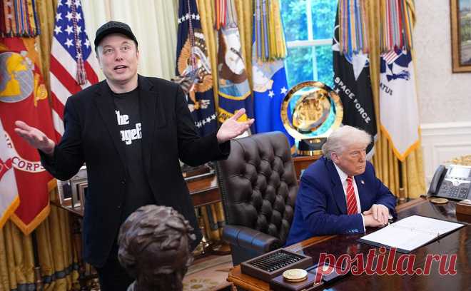 Трамп заявил, что не хочет говорить с «потерявшим рассудок» Маском. По словам американского президента, Илон Маск сам хочет с ним поговорить, но республиканец не готов общаться с ним. Как сообщает ABC, во время разговора об этом, Трамп выглядел «удивительно безразличным» к произошедшему конфликту.